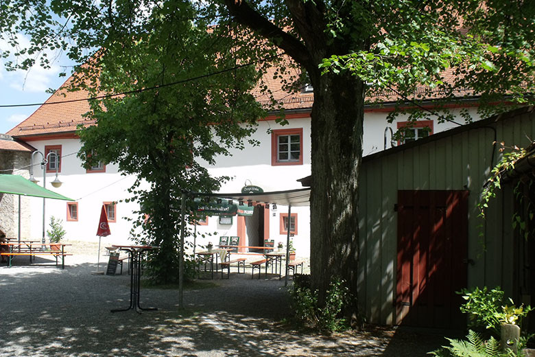 Jagdschein - Schulungsraum Burginnenhof